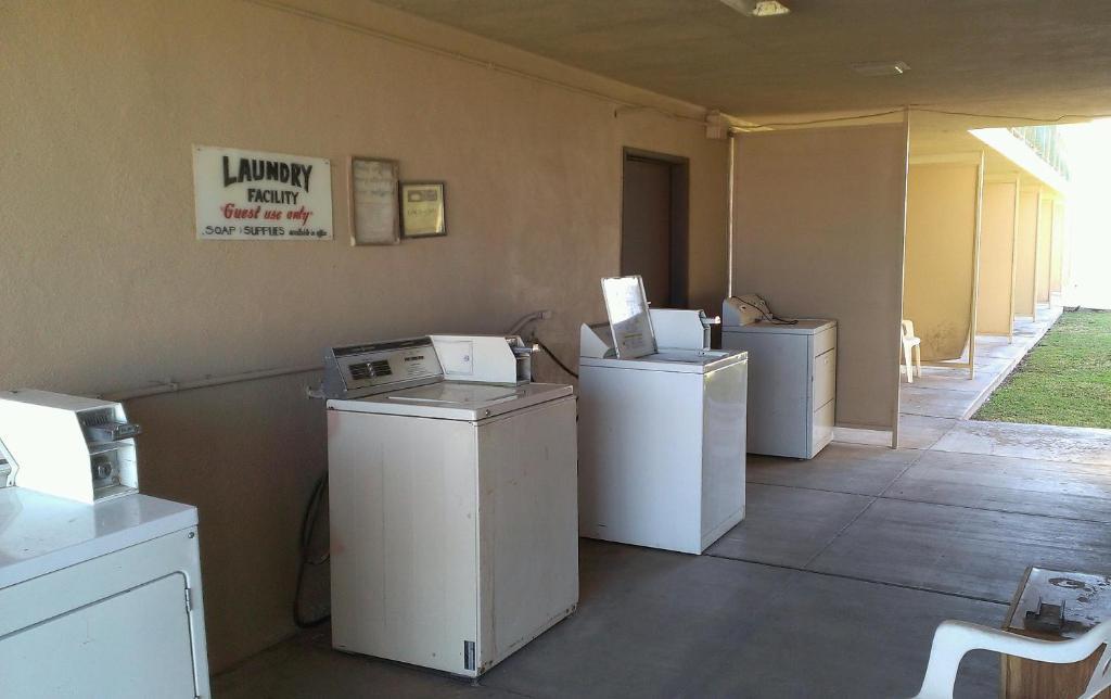 Royal Motor Inn Yuma Buitenkant foto